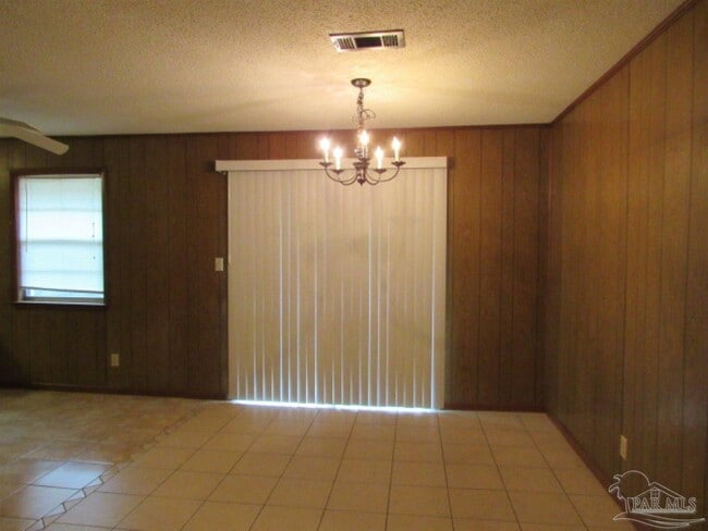 Building Photo - 4965 Catalina Cir