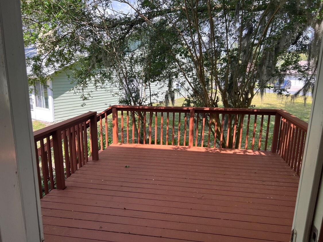 Primary Photo - 3948 Meadowview Dr N