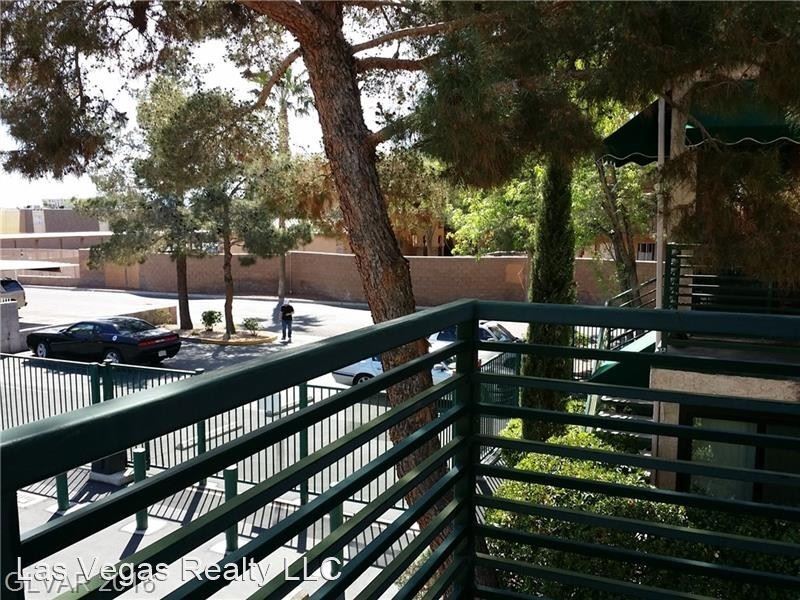 Primary Photo - 1 br, 1.5 bath House - 530 Elm Dr. #206