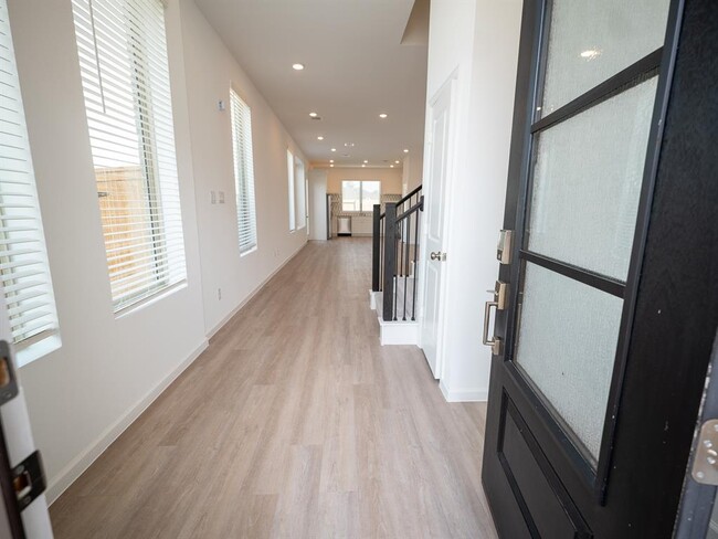 Building Photo - 15014 Castle Run Dr