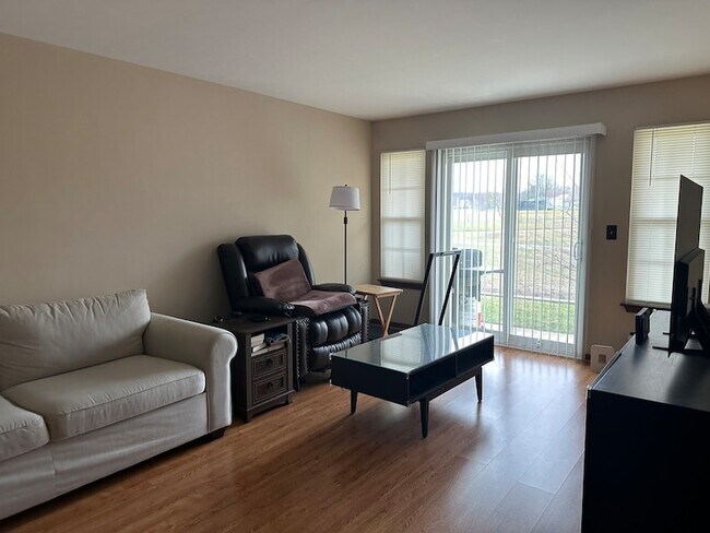 Foto del edificio - 633 W Streamwood Blvd