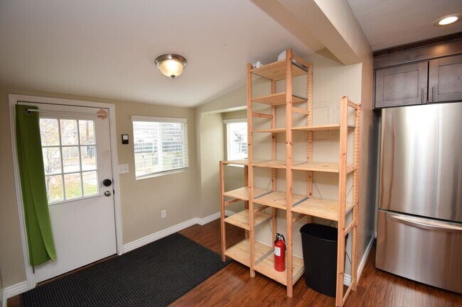 Building Photo - 1373 S 200 E
