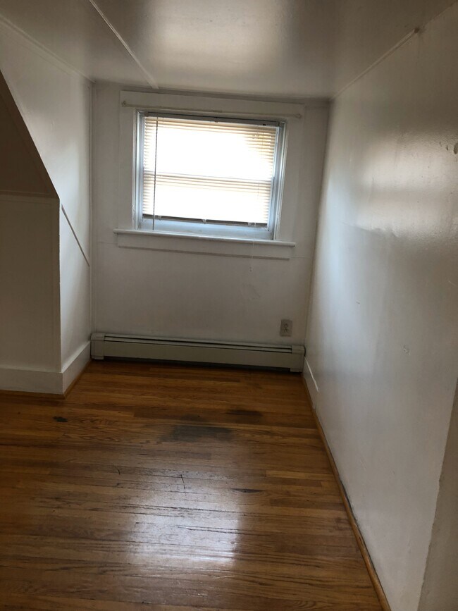 Building Photo - 558 Park Ave