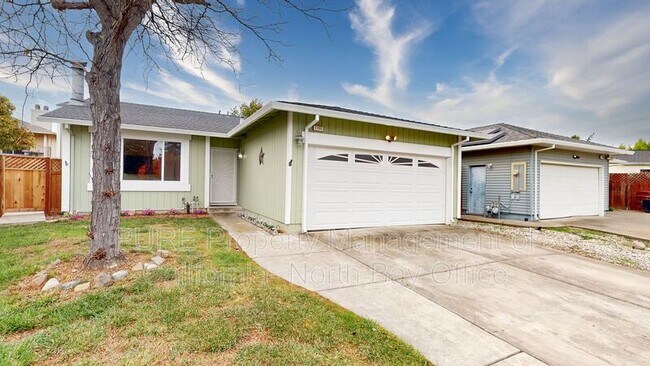 Building Photo - 1105 Cielo Cir