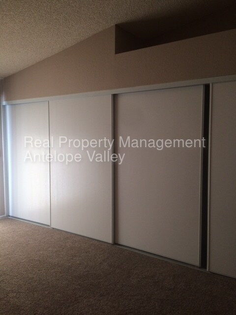 Building Photo - 4630 Table Mountain Rd