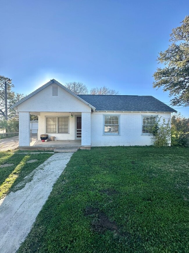 Foto del edificio - 4 Bedroom Home Coming Soon!!