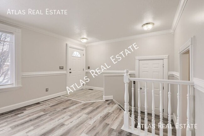 Building Photo - Breathtaking 4 BD / 3 BA, two-story home i...
