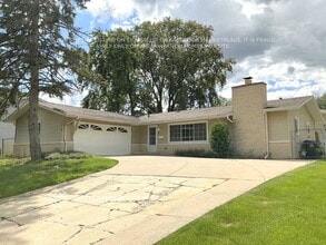Building Photo - 15416 Ridgeland Ave