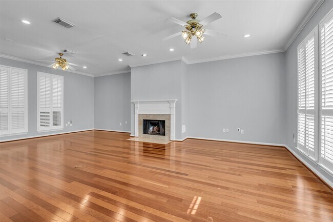 Foto del edificio - 1417 W Webster St