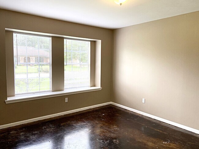 Building Photo - 945 Chatwood Dr, Beaumont, TX 77706