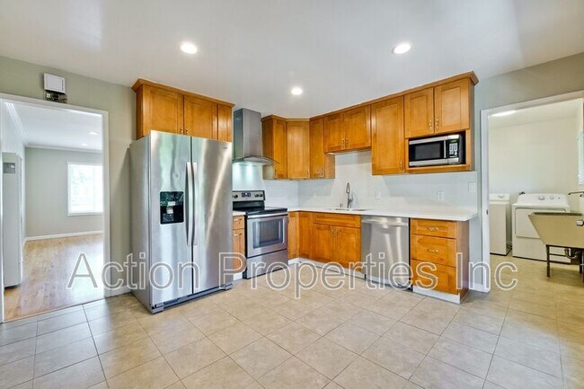 Foto del edificio - 3843 Rhoda Dr