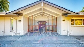 Building Photo - 475 Country Club Dr