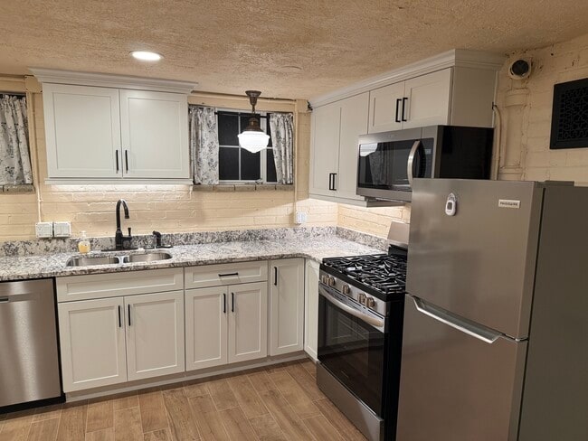 Building Photo - 452 S 800 E