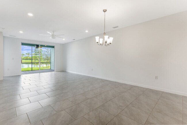 Building Photo - 14619 Edgewater Cir