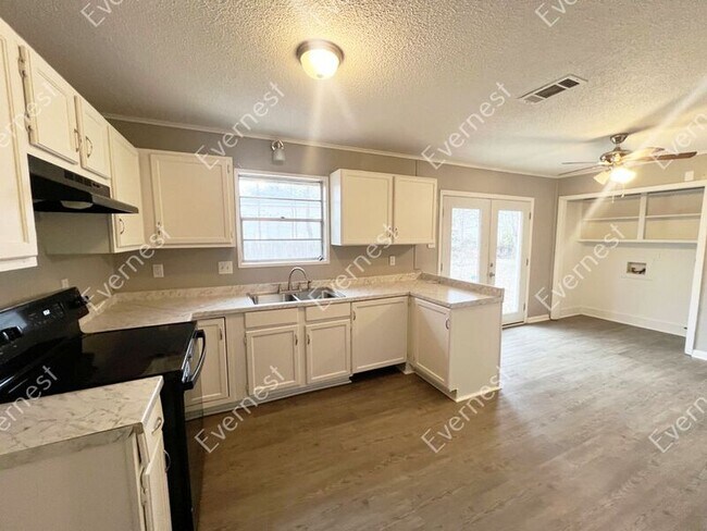Building Photo - 5520 McClellan Dr