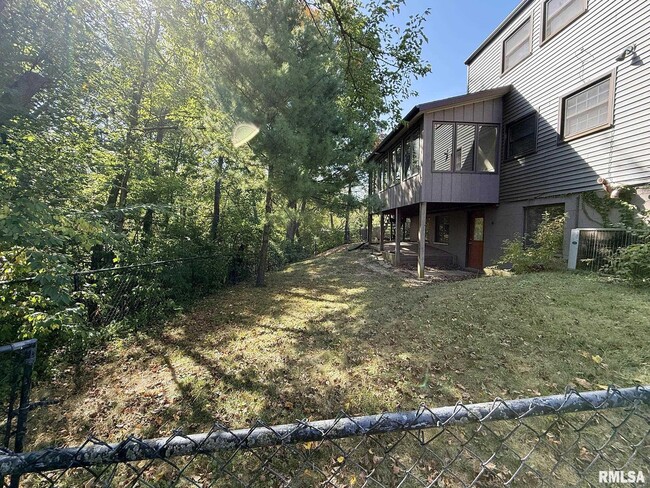 Foto del edificio - 6828 N Bobolink Rd