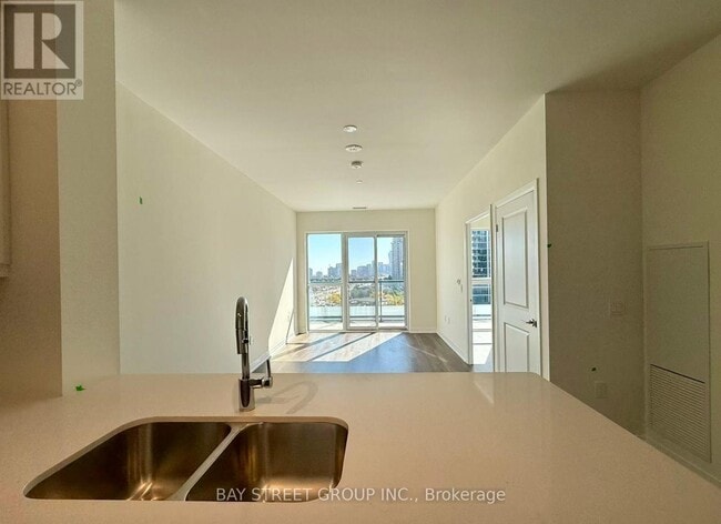 Building Photo - 15 Watergarden Dr