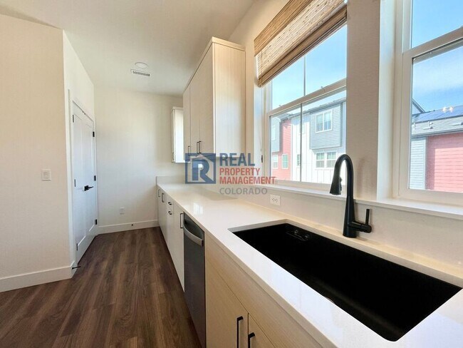 Building Photo - 10334 Milwaukee Cir