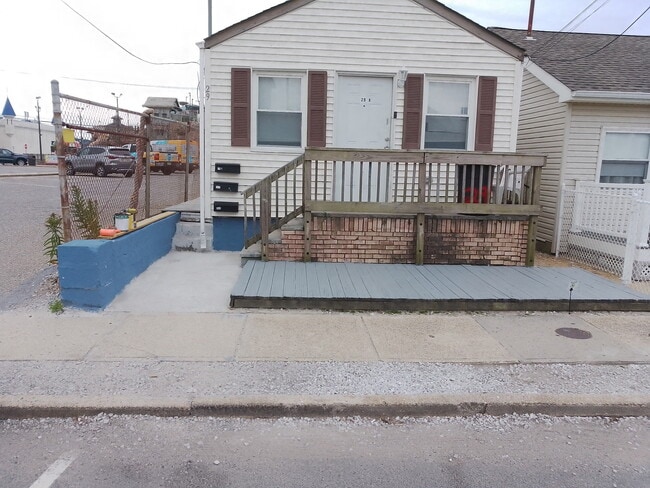 Building Photo - 29 Sheridan Ave