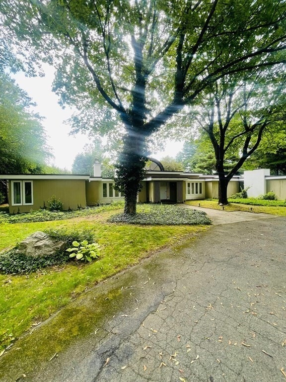 Primary Photo - 1 Pegan Ln