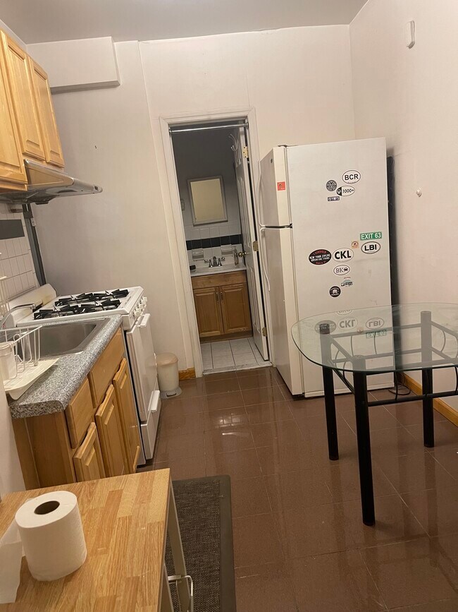 Building Photo - 448 68th St