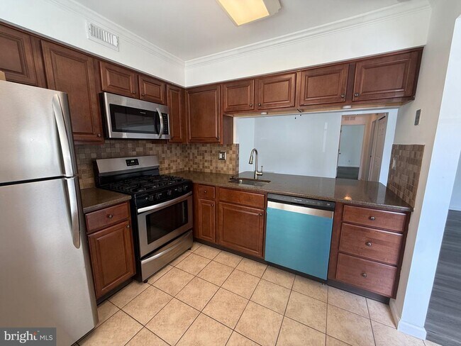 Foto del edificio - 1705A Heatherstone Ct