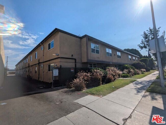 Foto del edificio - 9815 Imperial Hwy.