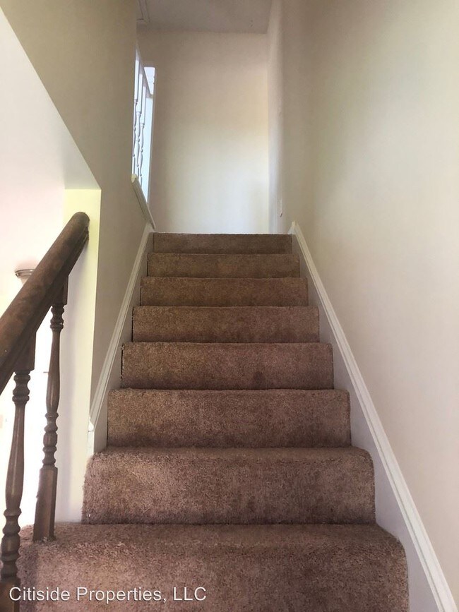 Building Photo - 5897-5899 Sheldon Ct