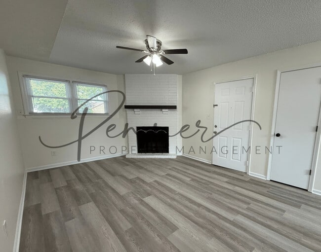 Building Photo - 711 BARNES Dr