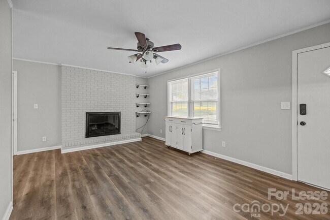 Foto del edificio - 4800 Maplecrest Dr