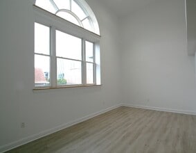 Building Photo - 769 MONTGOMERY St