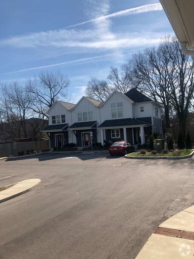Melrose Heights Apartments for Rent with Parking Nashville, TN