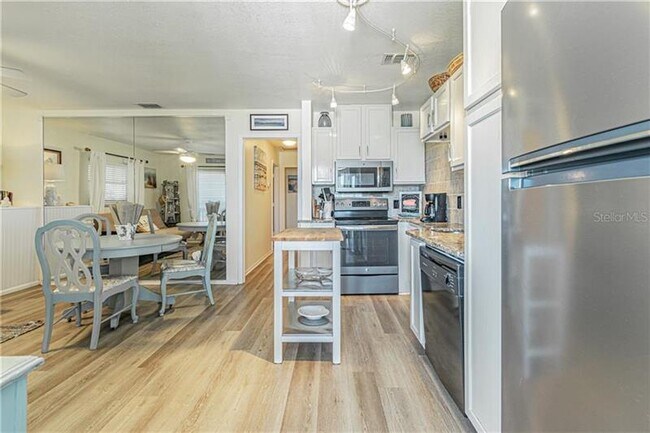 Building Photo - Charming condo located in the quiet neighb...