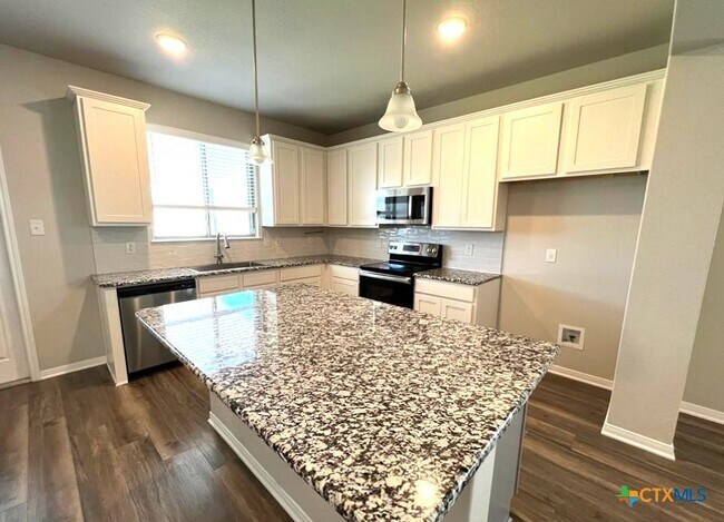 Foto del edificio - 978 Aurora Grv Bnd