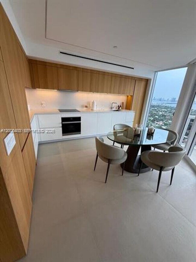 Building Photo - 4775 Collins Ave