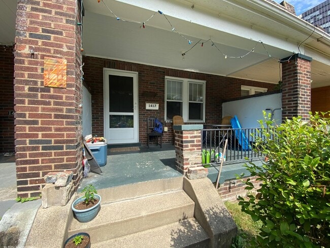 Building Photo - Beautiful Highland Park townhome