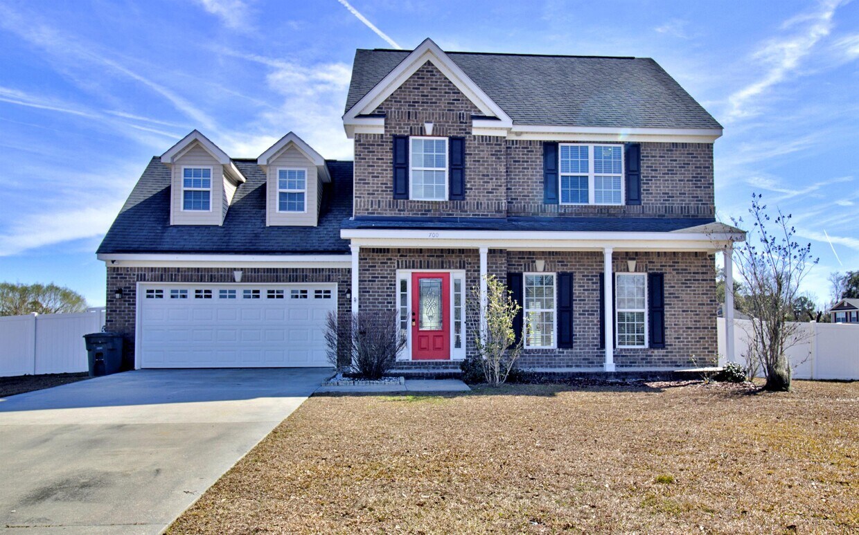 Foto principal - 700 English Oak Dr