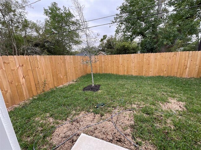 Building Photo - 5202 Northridge Dr