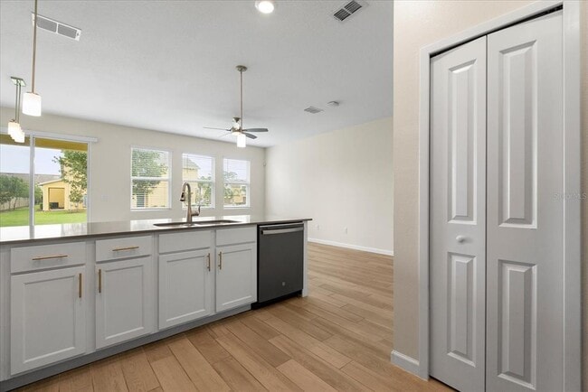 Building Photo - 9819 Red Eagle Dr