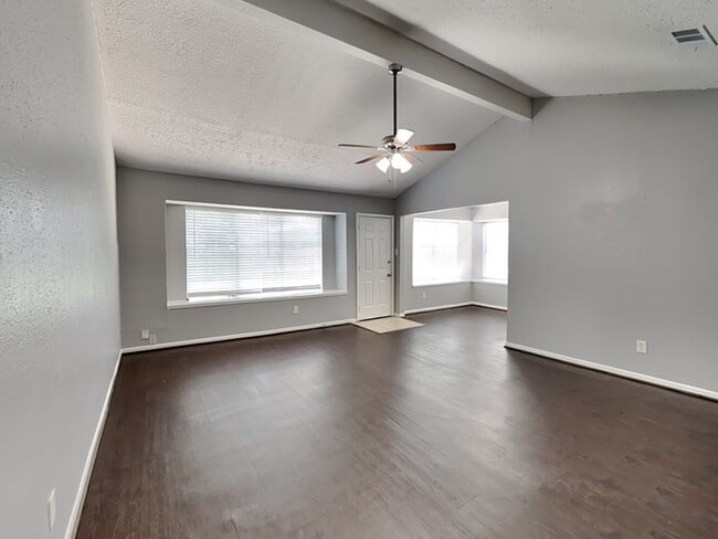 Building Photo - 16910 Barcelona Dr