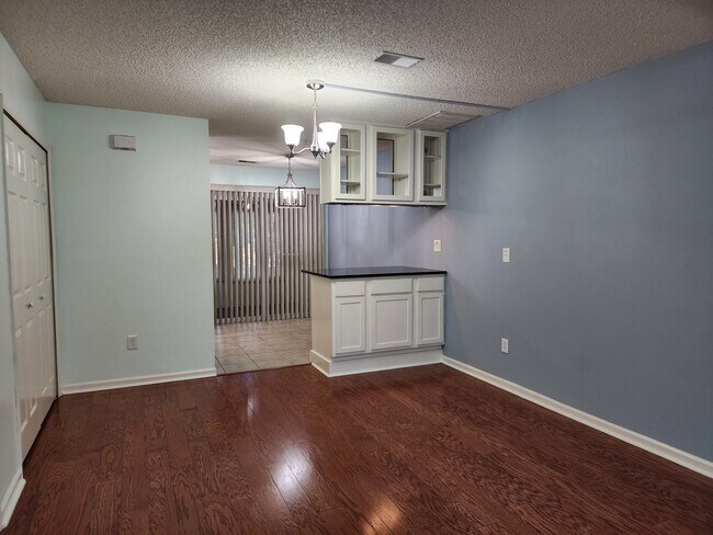 Building Photo - 8022 Shadow Oak Dr