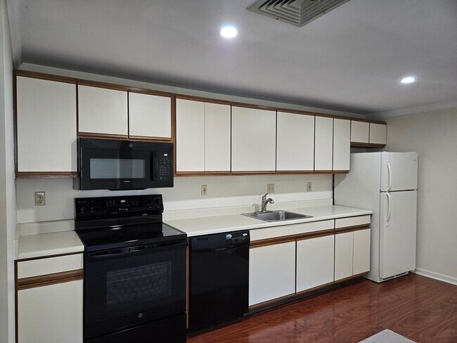 Foto del edificio - 996 East St