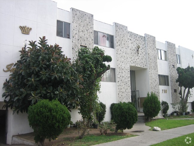 Building Photo - 730 N Mariposa Ave