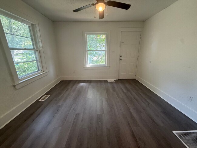 Foto del edificio - 1531 E Talmage St