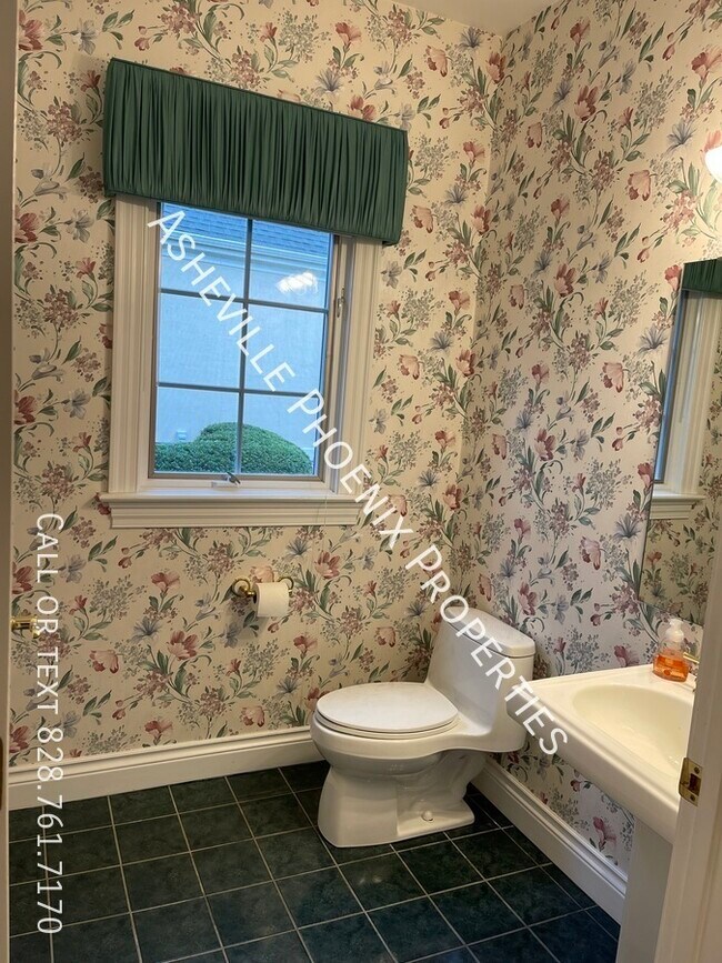 Building Photo - 12 Clovelly Way