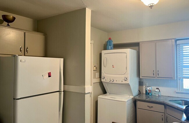 Foto del edificio - Great location in Garden District seconds ...