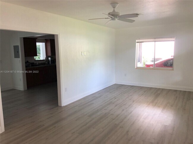 Foto del edificio - 970 NE 129th St