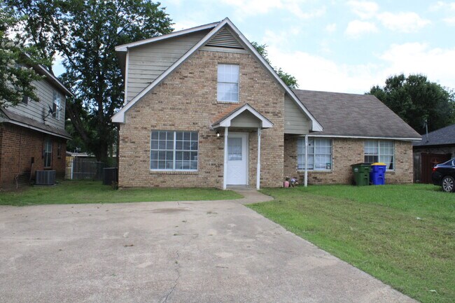 Building Photo - 528 Glen Cove St