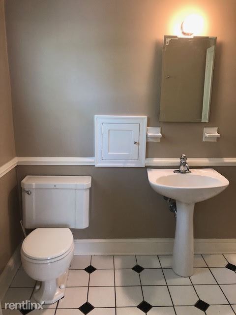 Building Photo - 2 br, 1.5 bath House - 1500 W Lake Dr