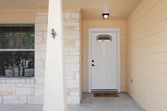 Foto del edificio - Single Story with Stone Exterior in Kyle -...